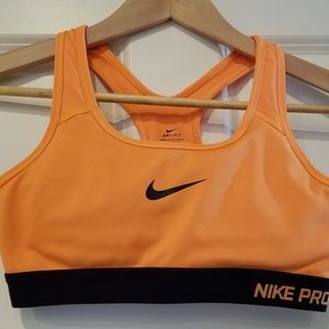 Nike Woman's PRO classic Padded Sports Bra
